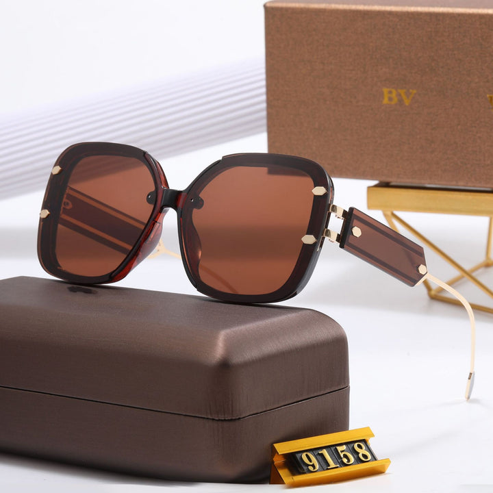 Dame designer-solbrille med ekstravagant ramme Luvikno