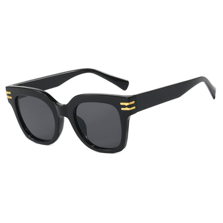 Dame moteriktig solbrille med elegante aksenter Luvikno