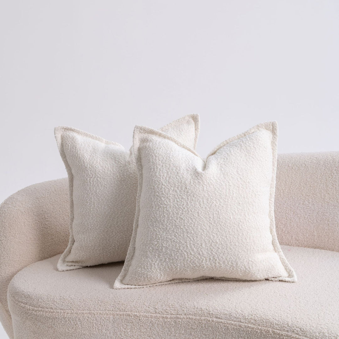 Kvinnens kosepute med moderne strukturell design Luvikno