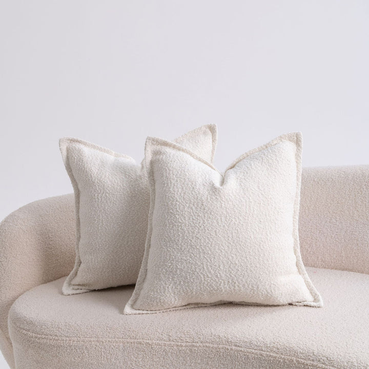 Kvinnens kosepute med moderne strukturell design Luvikno