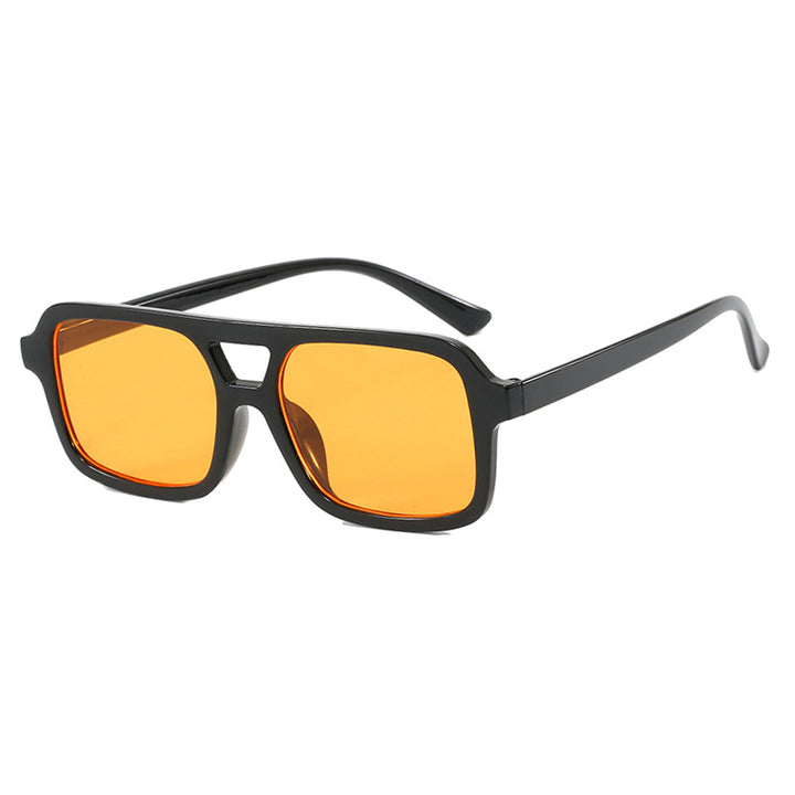 Dame moteriktig kvadratisk solbrille laget av transparent plast Luvikno