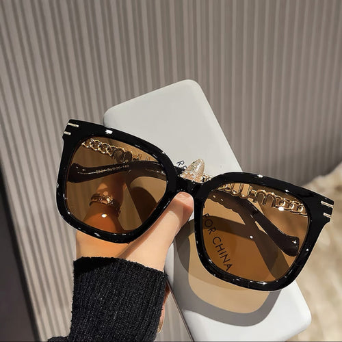 Dame designer solbrille med elegant metallramme og speilende linser Luvikno