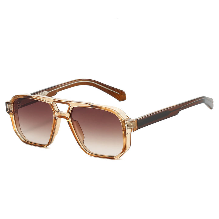 Dame moter solbrille i urban design med polariserte glass Luvikno