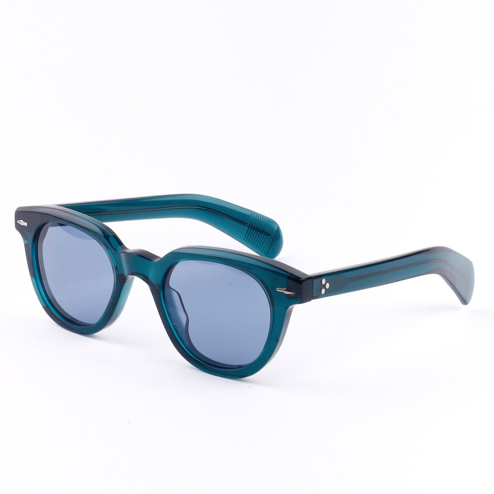 Dame solbrille i elegant, feminin design med høyverdig plastramme Luvikno