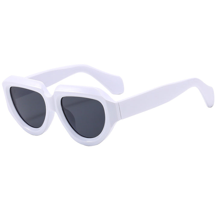 Dame cat-eye solbrille med moderne gjennomsiktig ramme og UV-beskyttelse Luvikno
