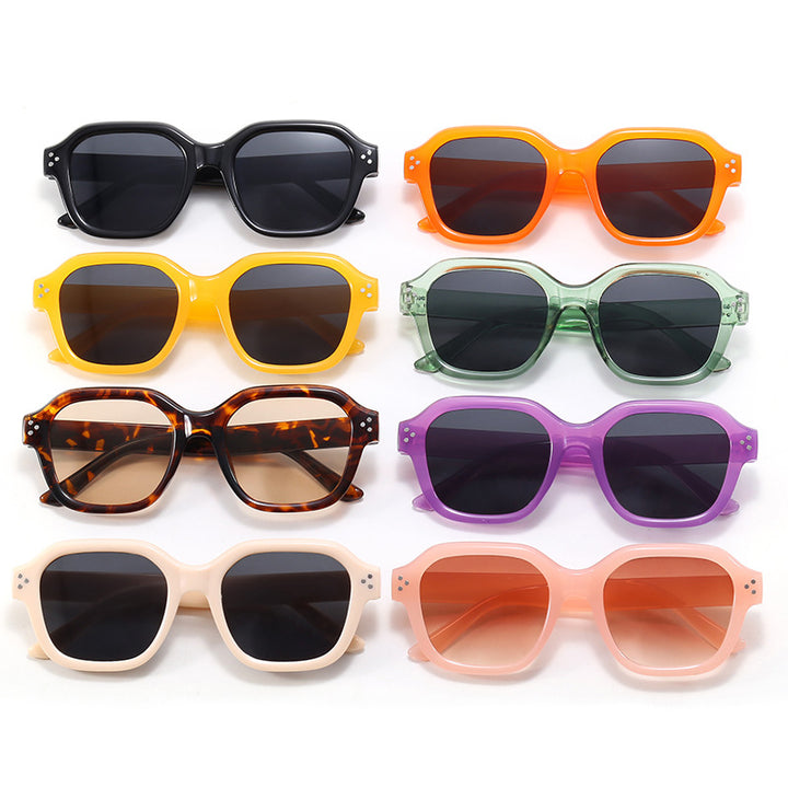 Dame moteriktig firkantet solbrille med speilende glass Luvikno