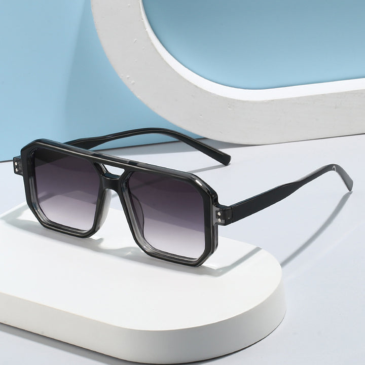 Dame moteriktig solbrille i moderne åttekantet design Luvikno