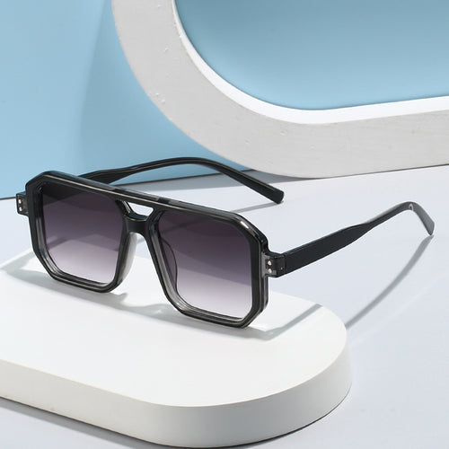 Dame moteriktig solbrille i moderne åttekantet design Luvikno