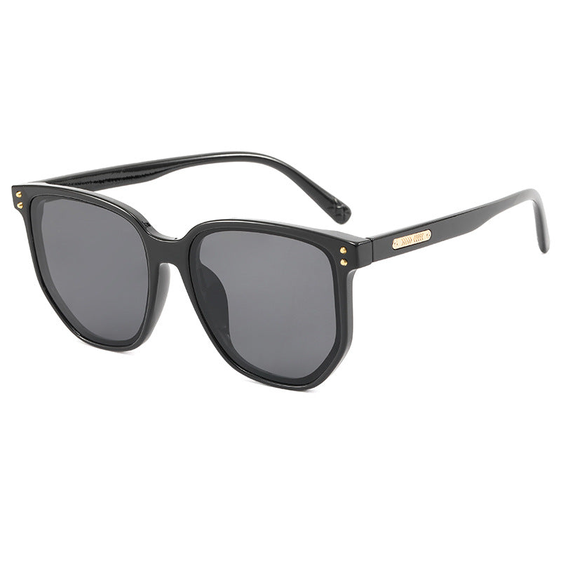 Dame moteriktig oversized solbrille med robust plastramme Luvikno
