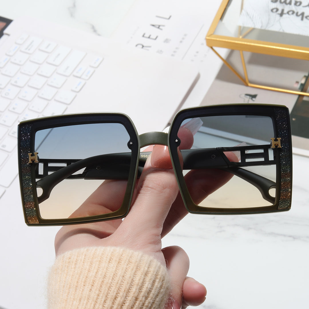 Dame trendy solbrille med ekstravagant, rektangulær ramme Luvikno