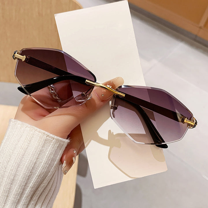 Dame Designer solbrille med heksagonal ramme og gyldne detaljer Luvikno