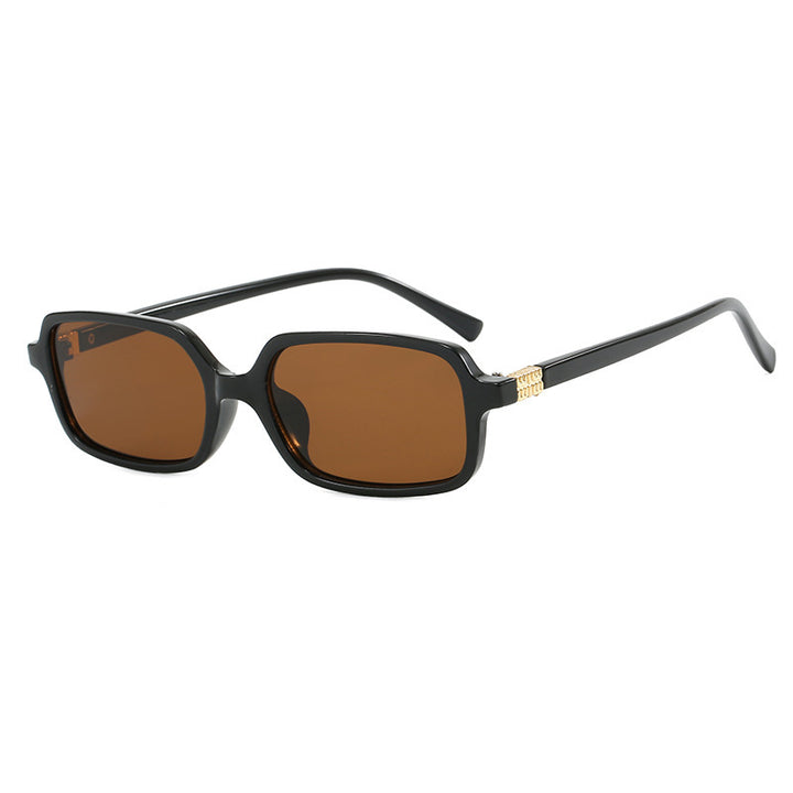 Dame moteriktig lesebrille i moderne kvadratisk design Luvikno