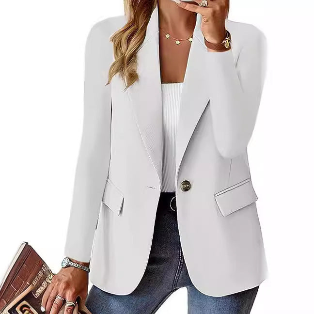 Naisten moderni bleiserilook elegantilla leikkauksella ja klassisilla yksityiskohdilla Luvik