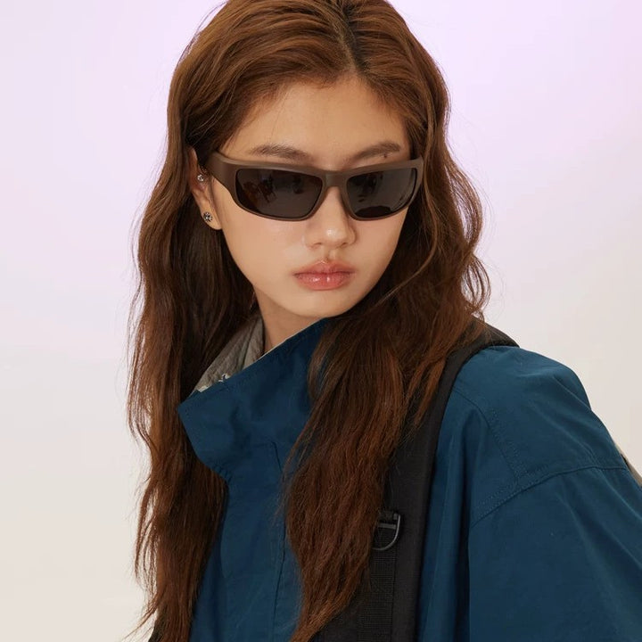 Dame Sporty solbrille med robust ramme og polariserte linser Luvikno