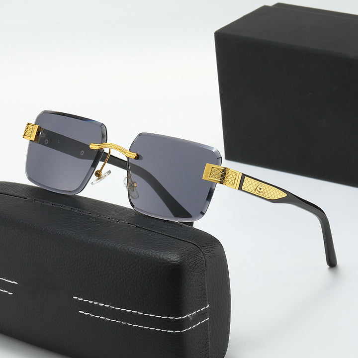 Damer elegant solbrille med luksuriøs, glitrende ramme Luvikno