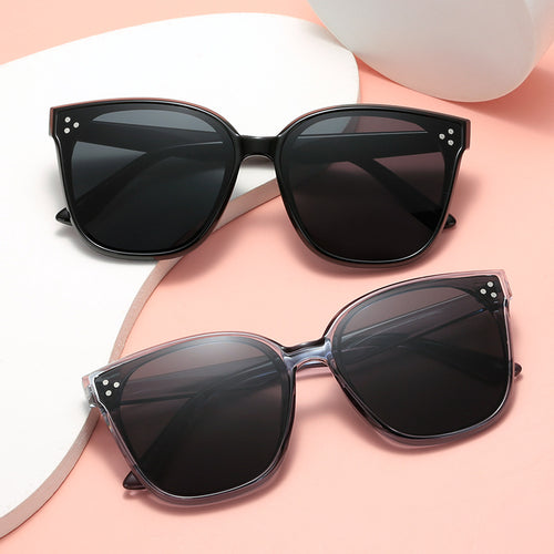 Dame firkantet solbrille med stilistisk, bred ramme Luvikno