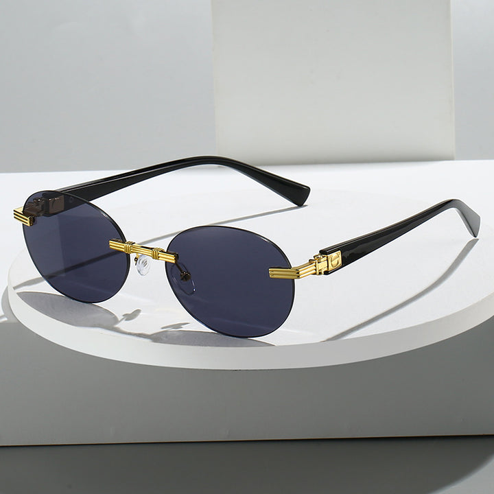 Dame motefull solbrille med gjennomsiktig ramme og fleksibel nesestøtte Luvikno