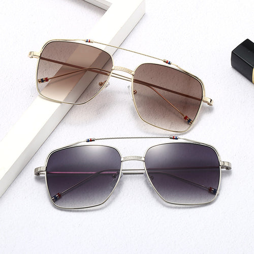 Dame moteriktig buet brille med smal metallramme Luvikno