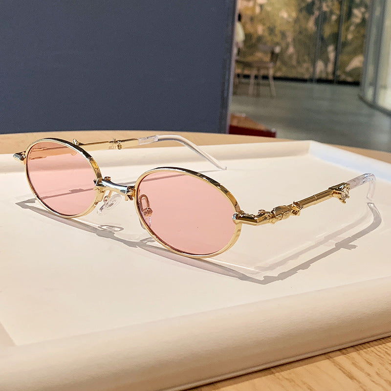 Dame moter briller med elegant metallramme og let fargede glass Luvikno
