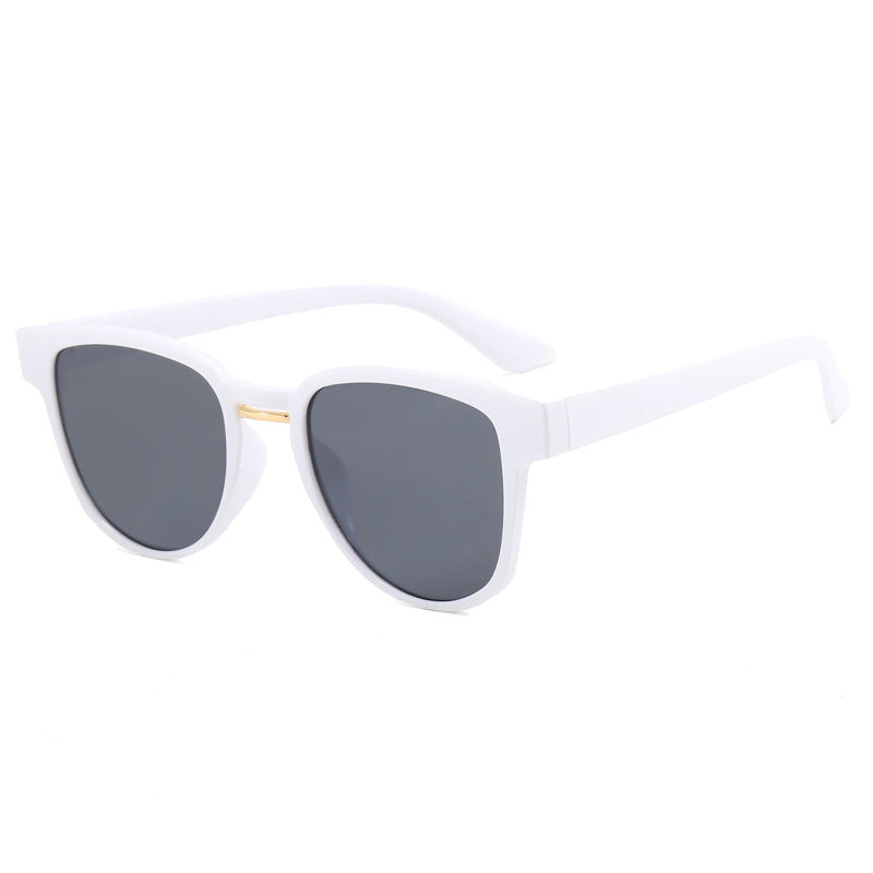 Dame solbrille i moteriktig cat-eye stil Luvikno