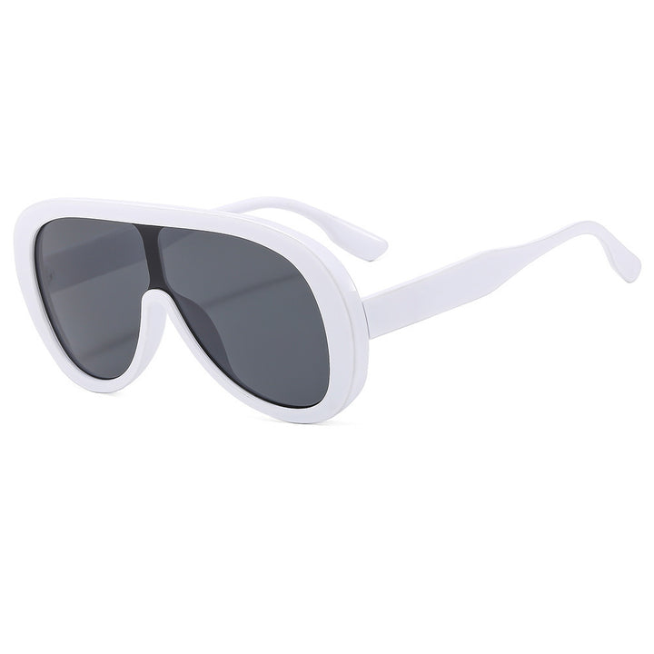 Dame moteriktig solbrille med bred ramme Luvikno