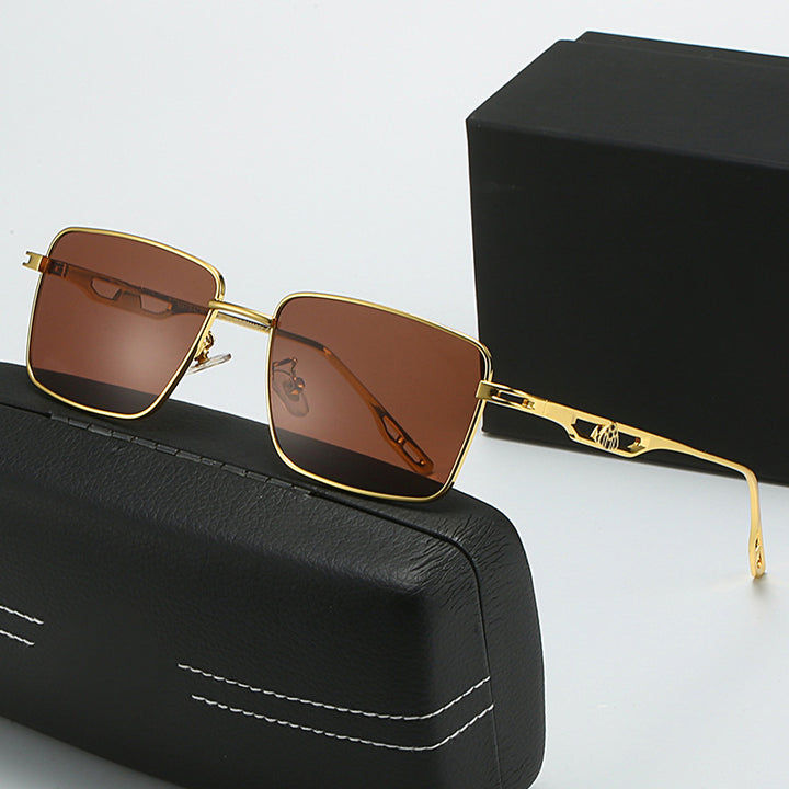Dame luksus solbrille med markant geometrisk ramme og polarisert glass Luvikno