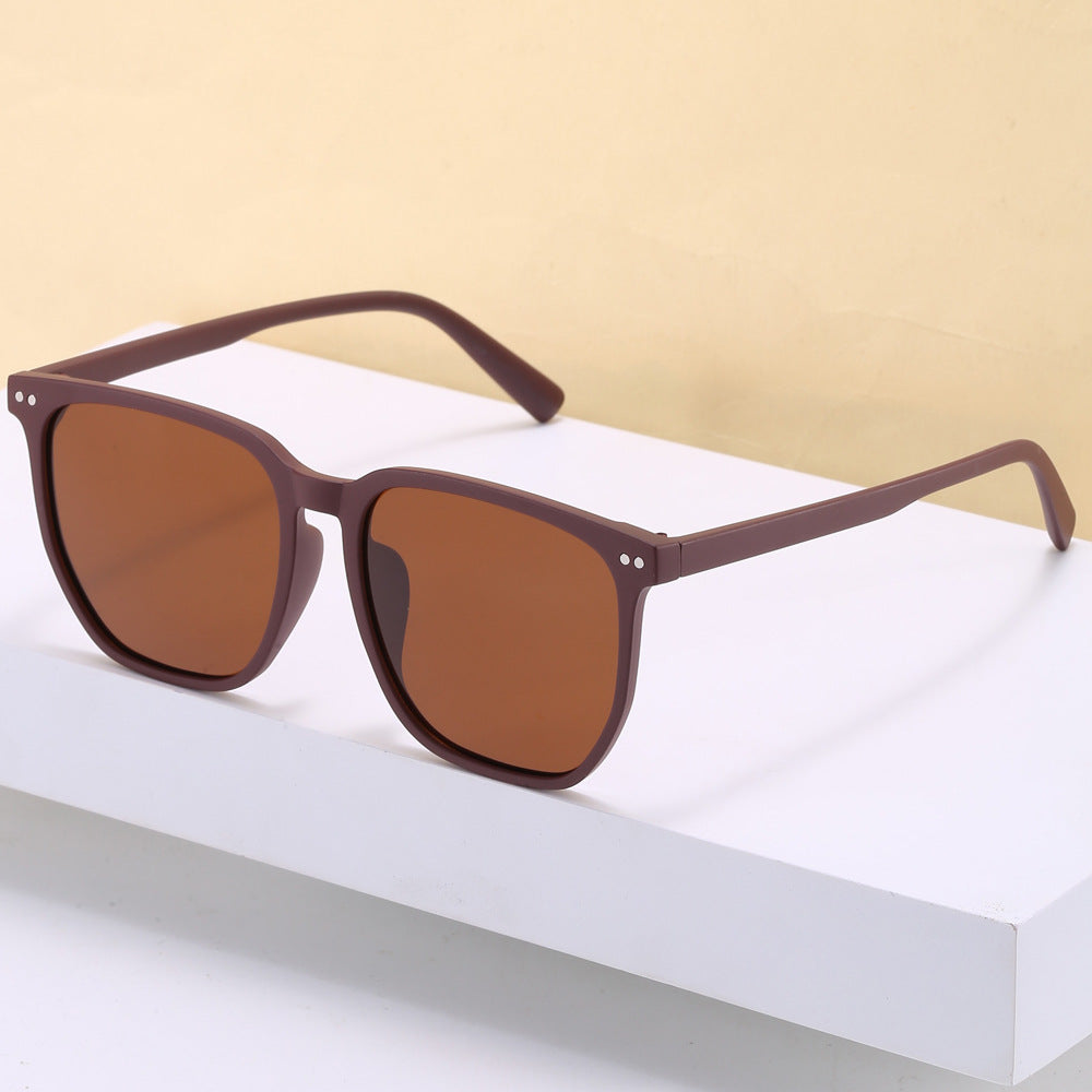 Dame moteriktig solbrille i klart design Luvikno