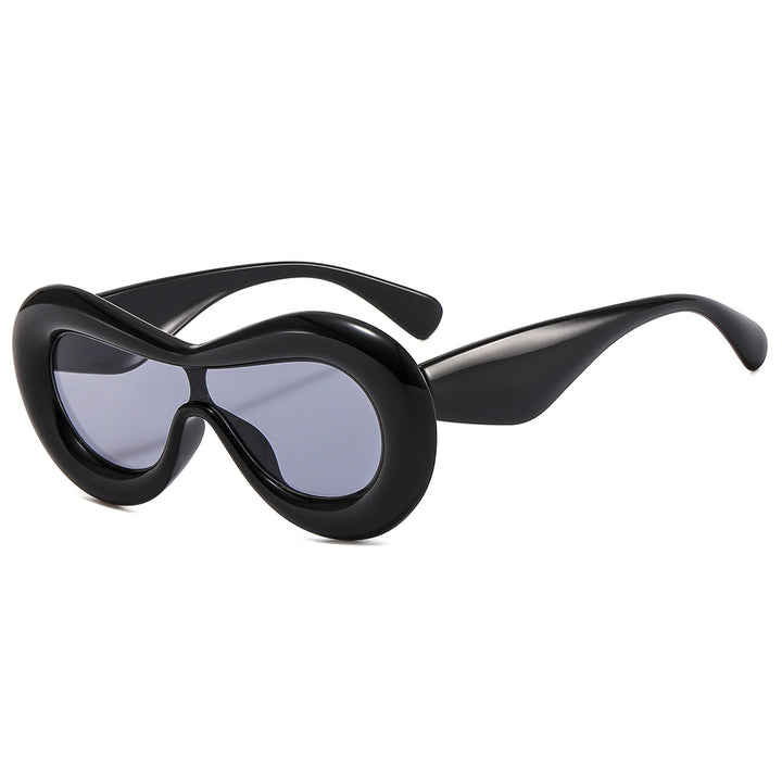 Dame moteriktig solbrille med nostalgisk sving Luvikno
