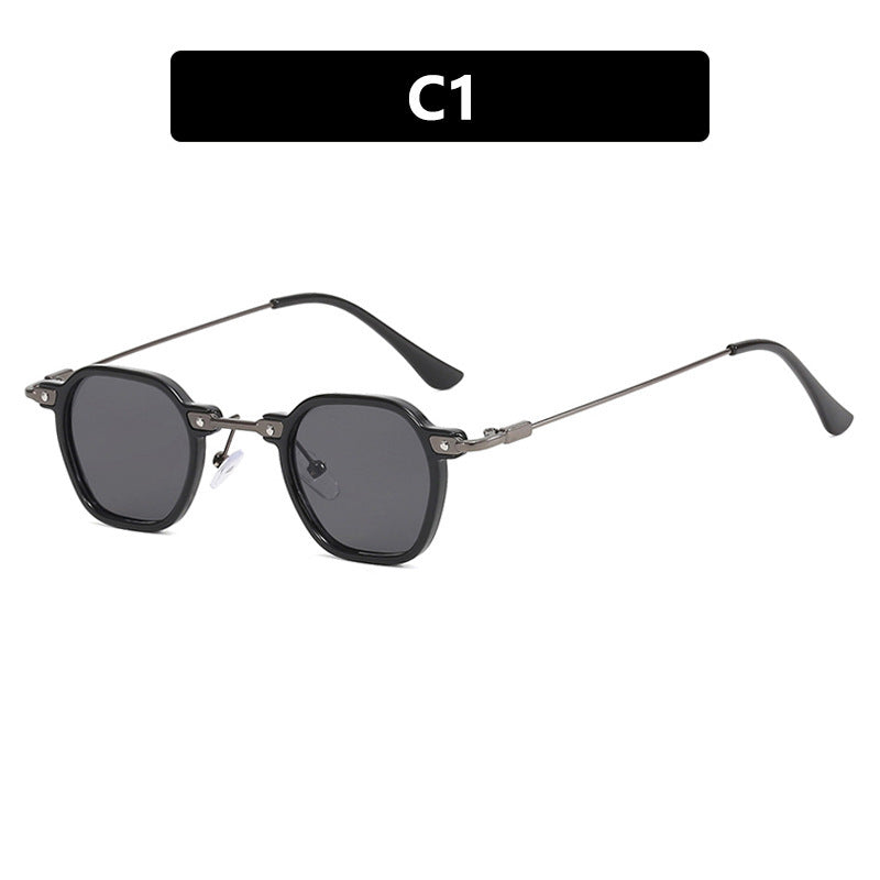Dame moteriktig solbrille i elegant design med sekskantet ramme Luvikno