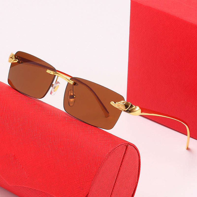 Dame moteriktig solbrille med elegant metallramme og innovative linser Luvikno