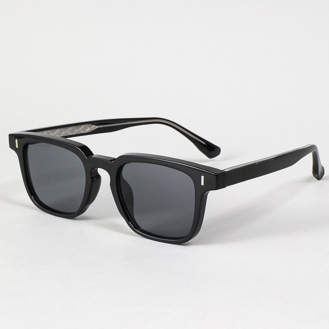 Dame solbrille i moderne statementstil med forsterket ramme Luvikno