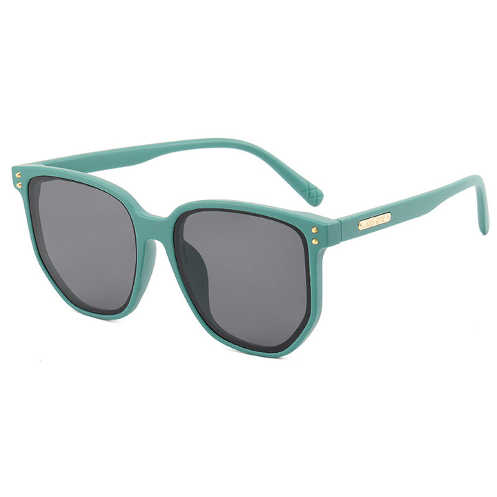 Dame moteriktig oversized solbrille med robust plastramme Luvikno