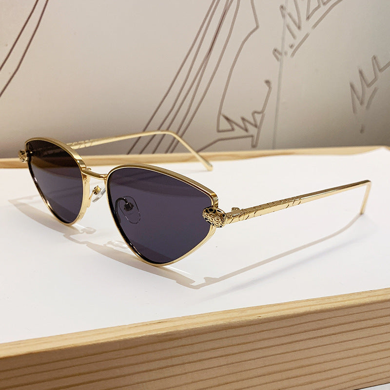 Dame designer solbrille med stilig cat-eye design og luksuriøs ramme Luvikno