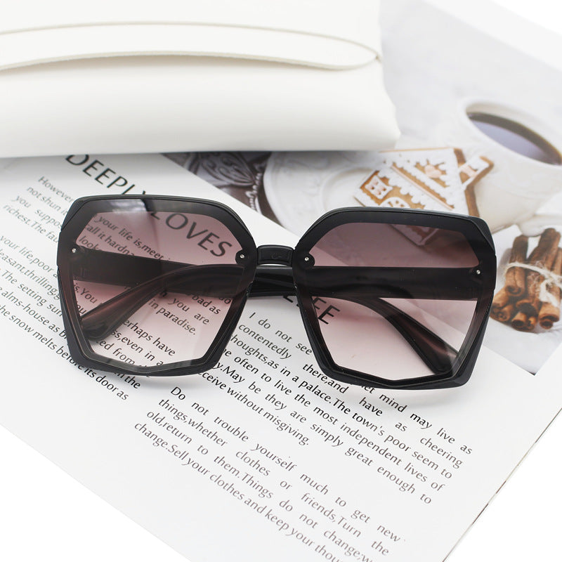 Dame Designer-solbrille i elegant hexagon-design Luvikno