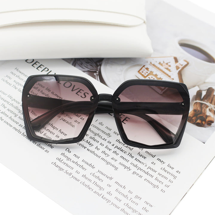 Dame Designer-solbrille i elegant hexagon-design Luvikno