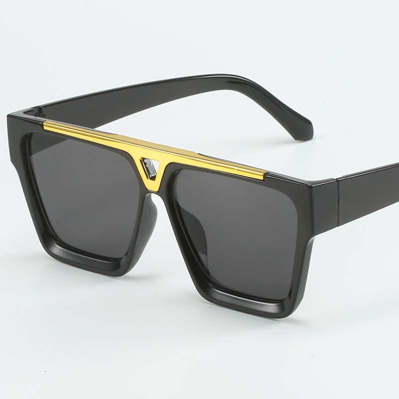 Dame moterik oversized solbrille med stilige gullaccent Luvikno