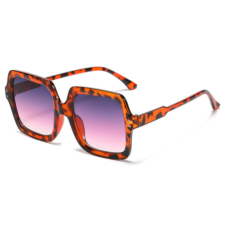 Dame moteriktig kvadratisk solbrille med speilende glass Luvikno