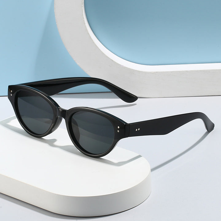 Dame Cat-Eye solbriller med retro-inspirert rammestruktur Luvikno