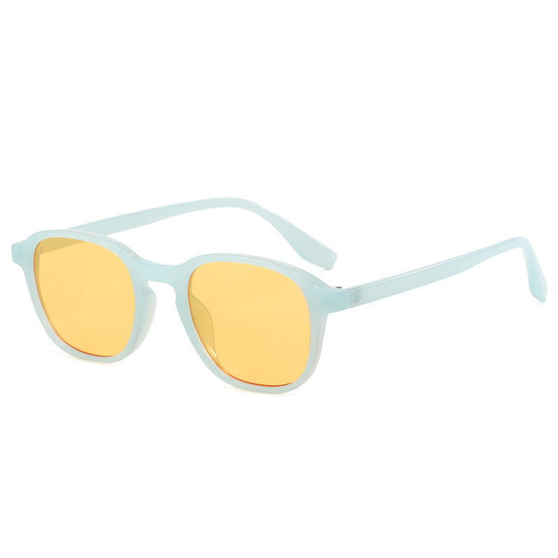 Dame moteriktig solbrille i oval design Luvikno