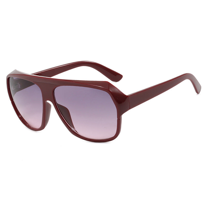 Dame moteriktig oversized solbrille med sporty design Luvikno