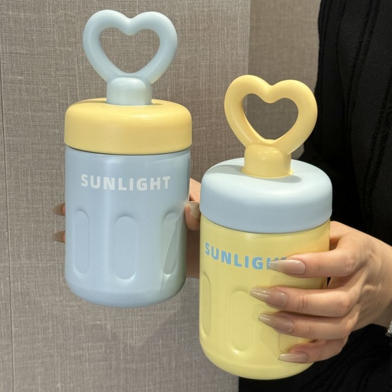 Damen praktische Trinkflasche mit Herzgriff Luvikno