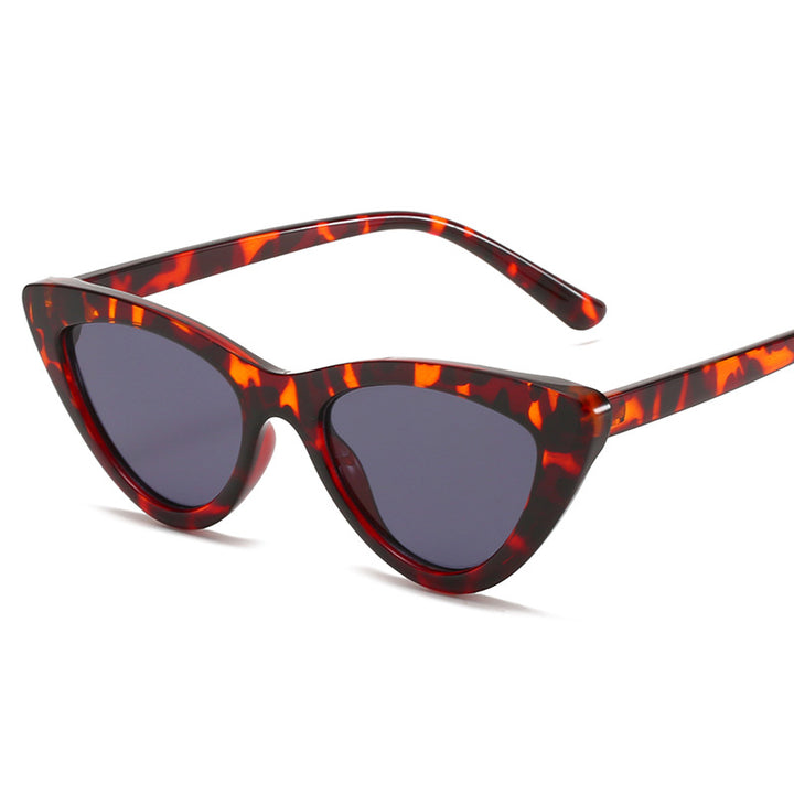 Dame Cat-Eye solbriller med futuristisk design og robust ramme Luvikno