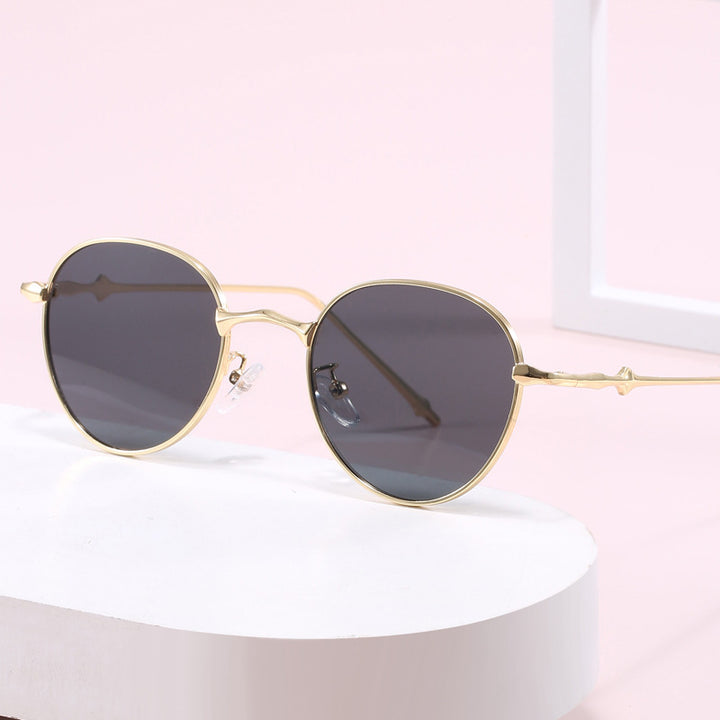 Dame elegante runde solbriller med moderne metallramme Luvikno