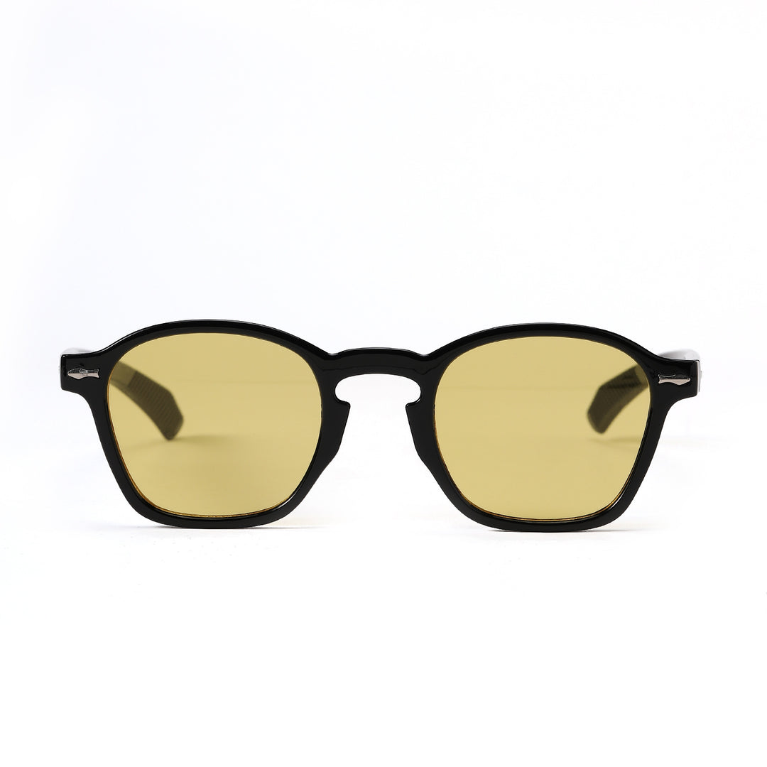 Dame moteriktig solbrille med innovativt design og matt plastikkramme Luvikno