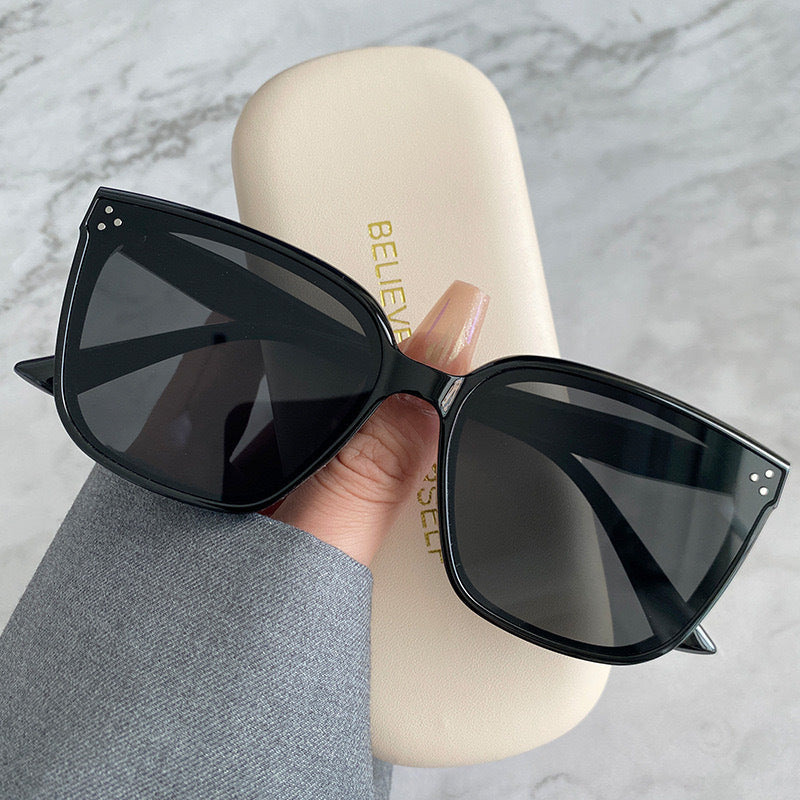 Kvinnelige moteriktige oversized solbriller i retro stil Luvikno