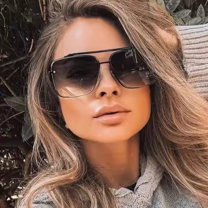 Dame kvadratisk solbrille med beskyttende glass og moderne metallramme Luvikno