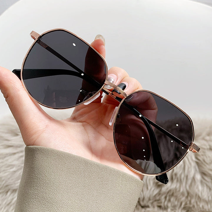 Dame kattøyer solbrille med elegant metallramme Luvikno