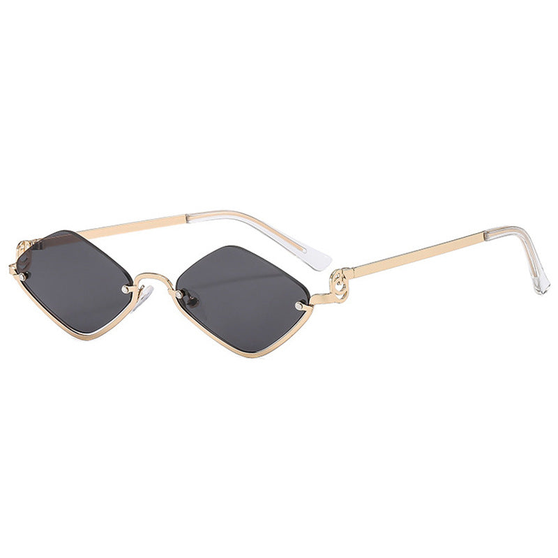 Dame trendy kvadratisk solbrille med filigran metallramme Luvikno