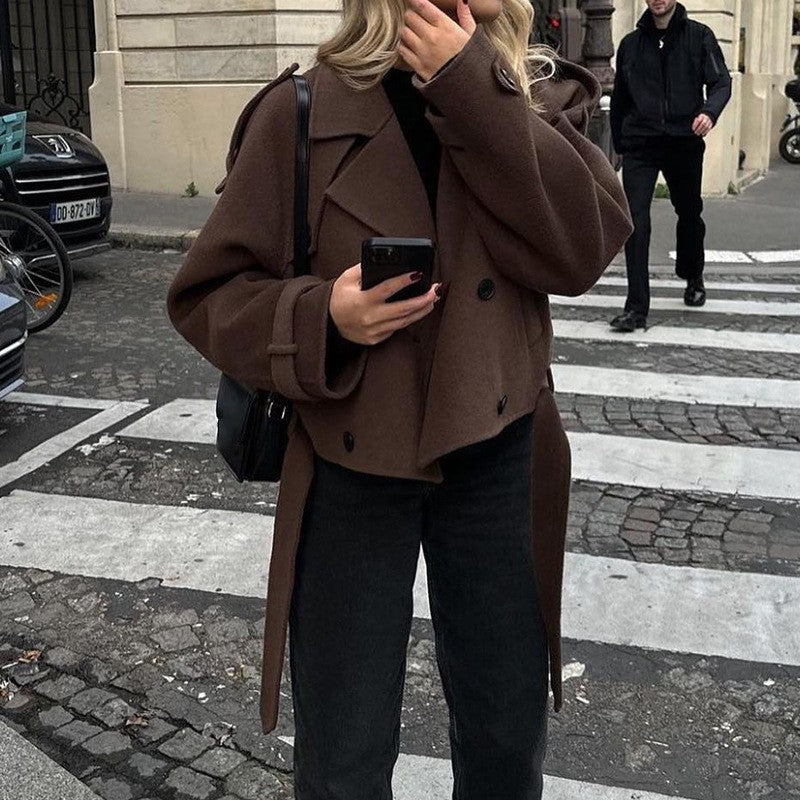 Luvik | Naisille muotitietoinen cropped takki trench-tyyliin