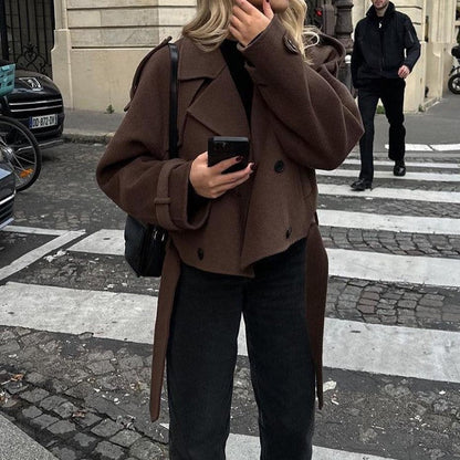 Luvik | Naisille muotitietoinen cropped takki trench-tyyliin